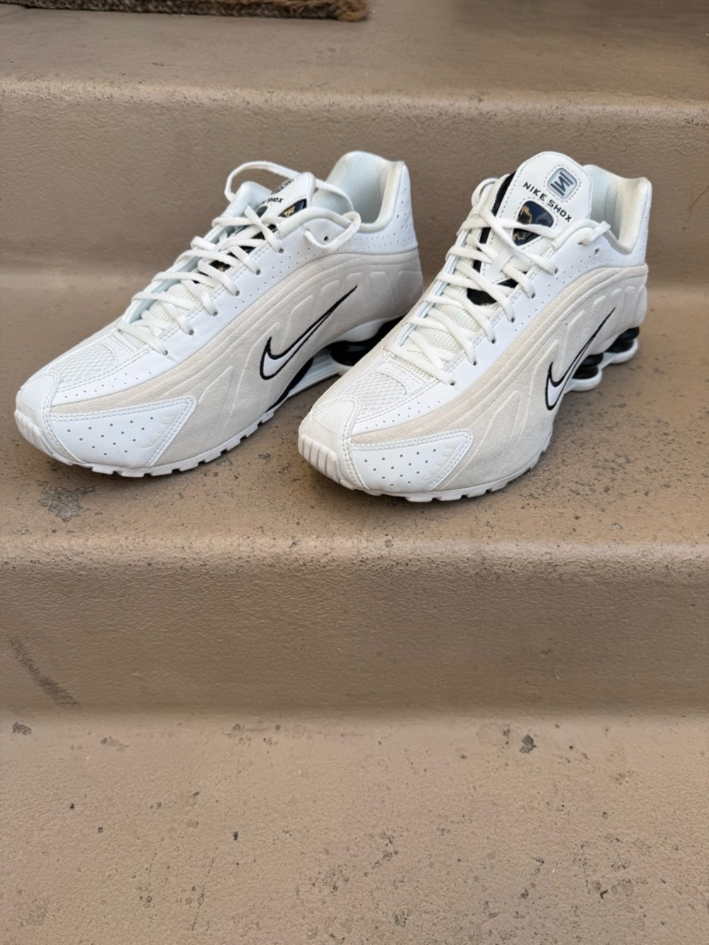 Nike Shox R4 Sneaker Women’s